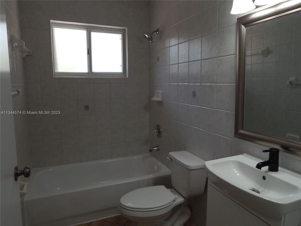 Recently Rented: $3,100 (3 beds, 2 baths, 1200 Square Feet)