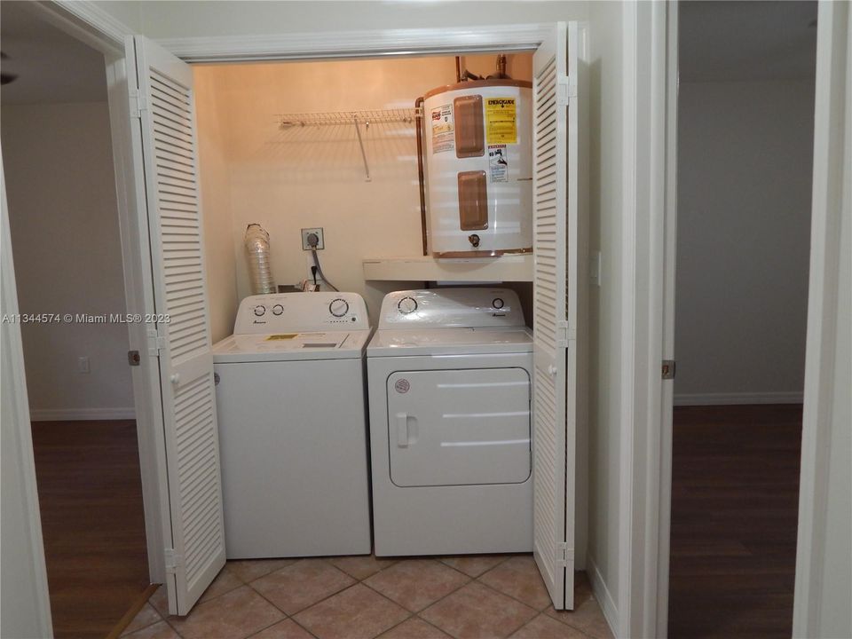 Recently Rented: $3,100 (3 beds, 2 baths, 1200 Square Feet)