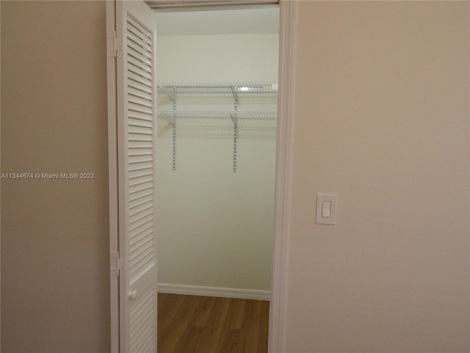 Recently Rented: $3,100 (3 beds, 2 baths, 1200 Square Feet)