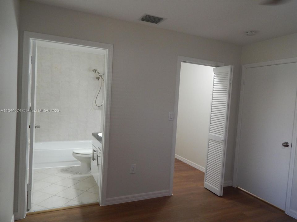 Recently Rented: $3,100 (3 beds, 2 baths, 1200 Square Feet)