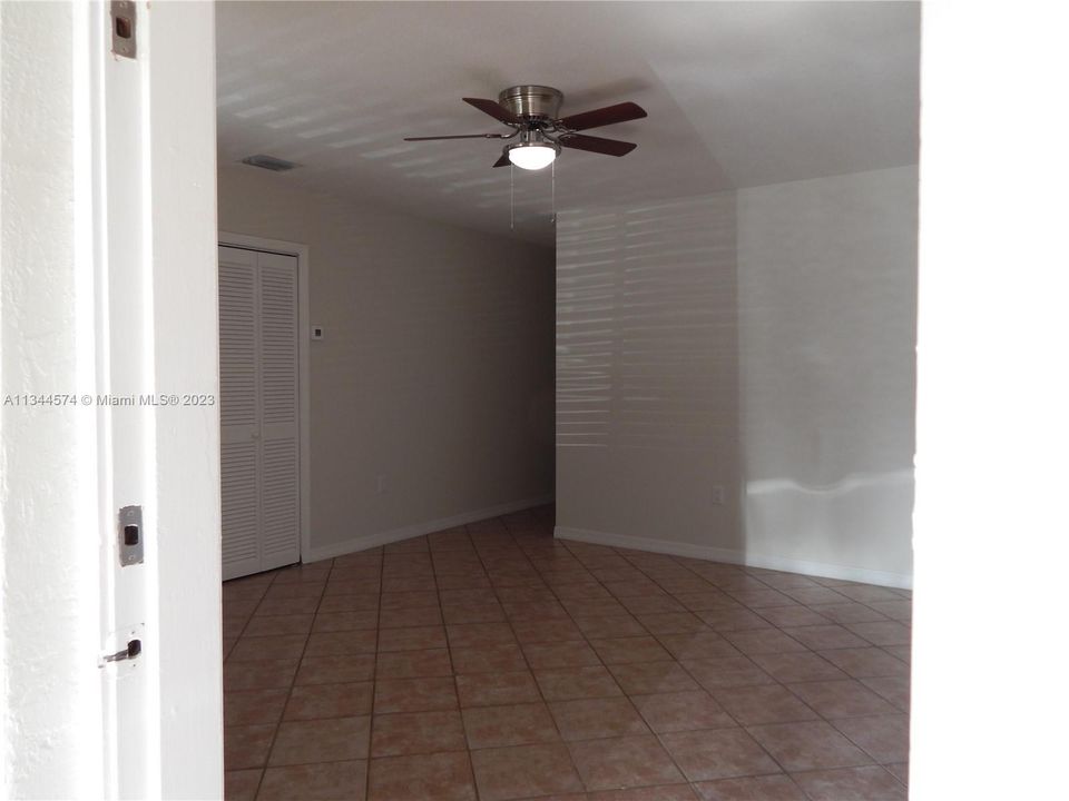 Recently Rented: $3,100 (3 beds, 2 baths, 1200 Square Feet)