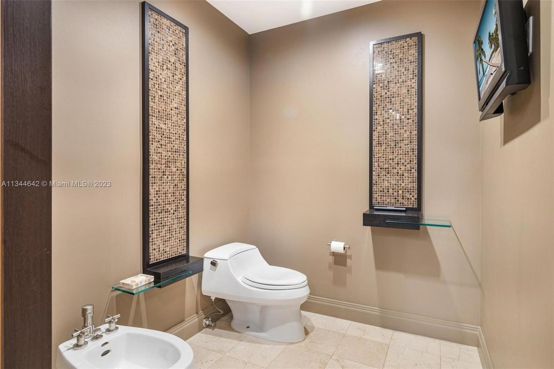 最近售出: $3,988,000 (3 贝兹, 3 浴室, 3120 平方英尺)