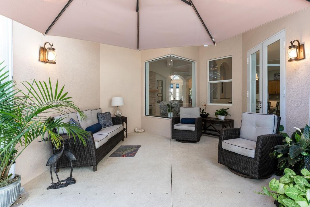 Recently Sold: $749,000 (3 beds, 2 baths, 2775 Square Feet)