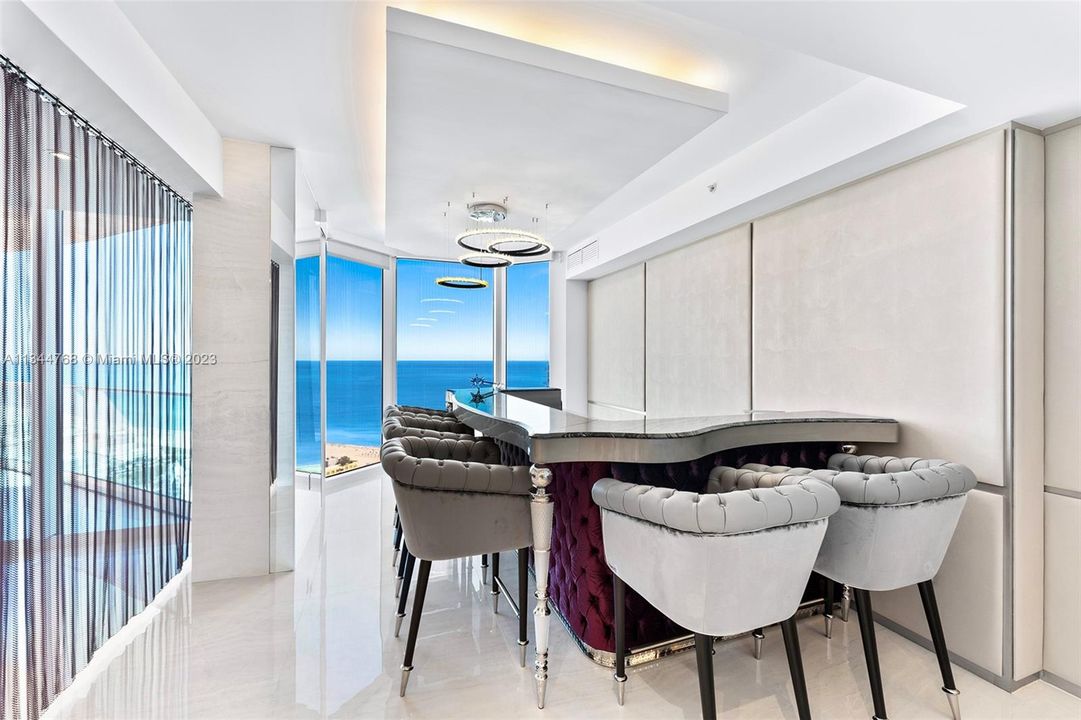 Recently Sold: $7,890,000 (3 beds, 4 baths, 4510 Square Feet)