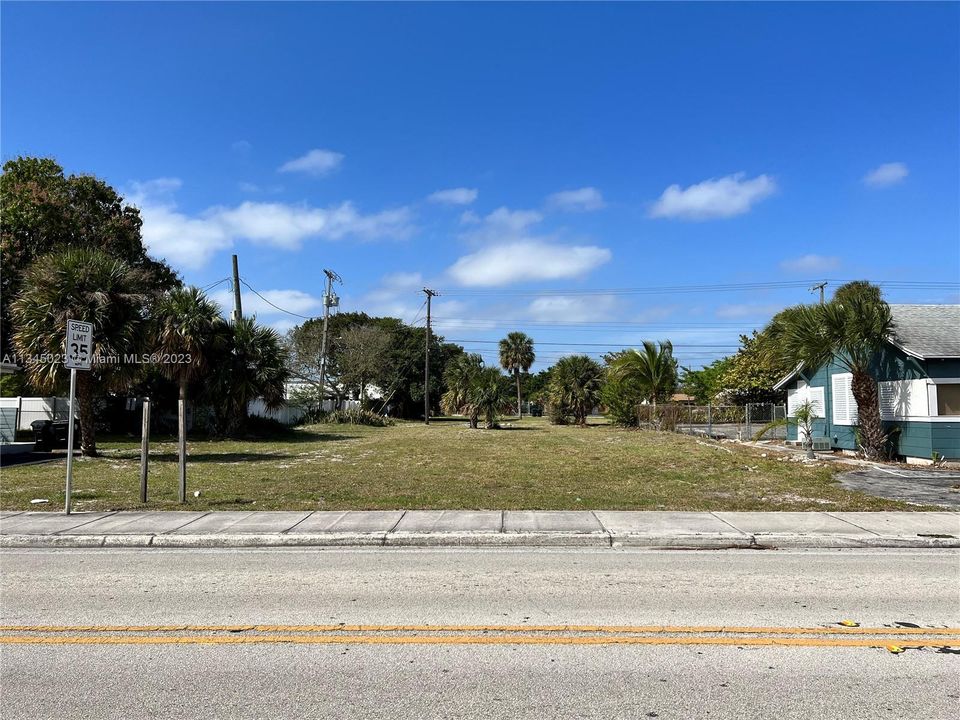 Activo con contrato: $950,000 (0.75 acres)