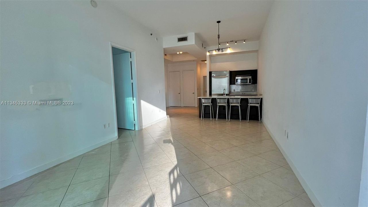 Recently Sold: $450,000 (1 beds, 1 baths, 806 Square Feet)
