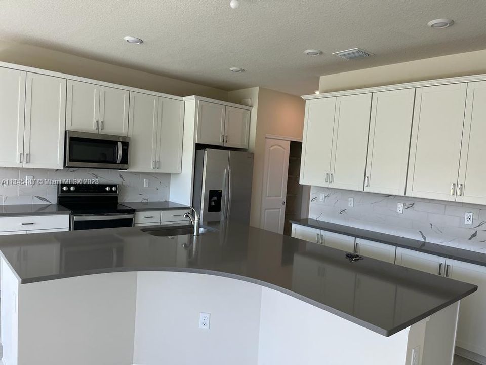 Recientemente alquilado: $3,850 (3 camas, 2 baños, 0 Pies cuadrados)