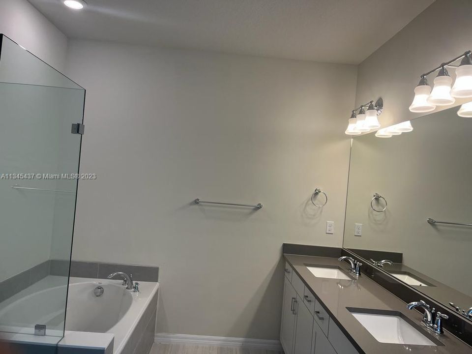 Recientemente alquilado: $3,850 (3 camas, 2 baños, 0 Pies cuadrados)