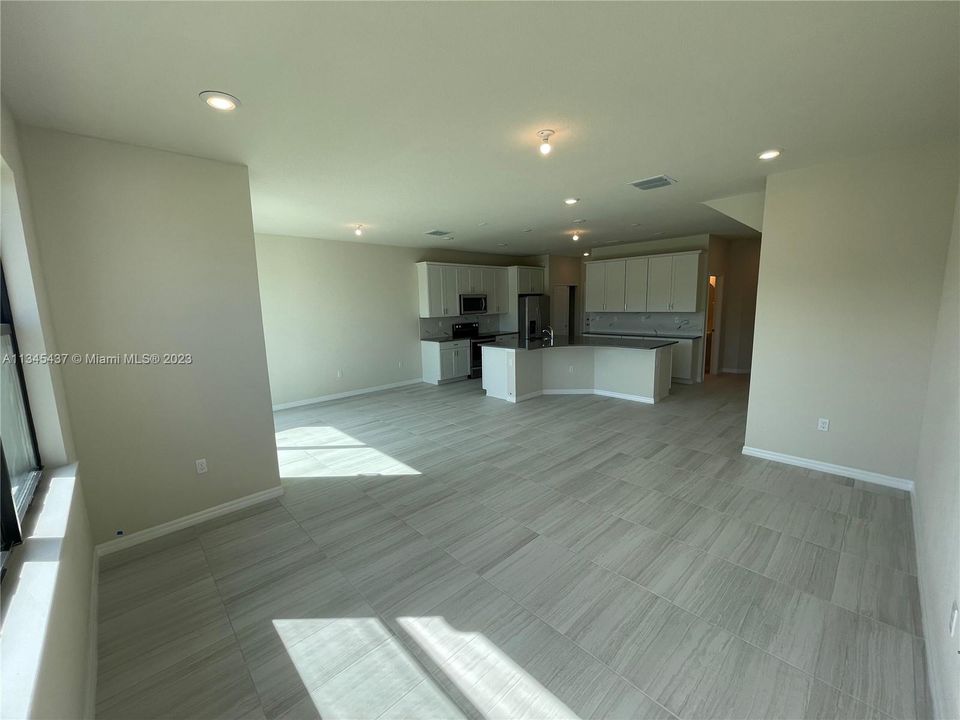 Kitchen/Family Room-Lake View