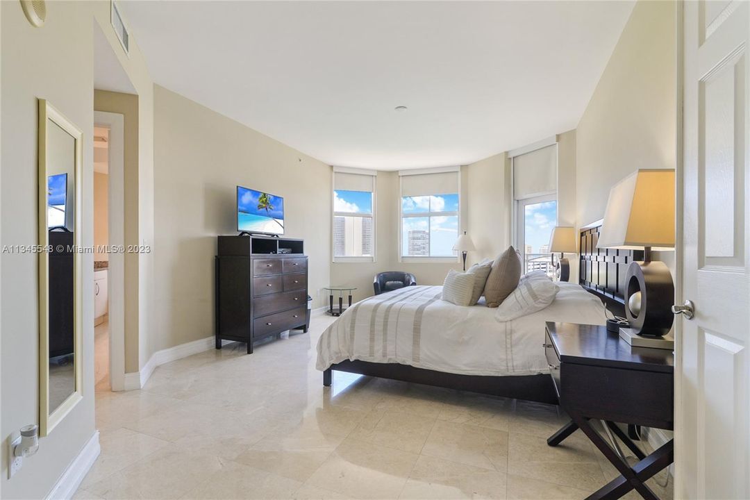 Recently Sold: $1,100,000 (3 beds, 2 baths, 1731 Square Feet)