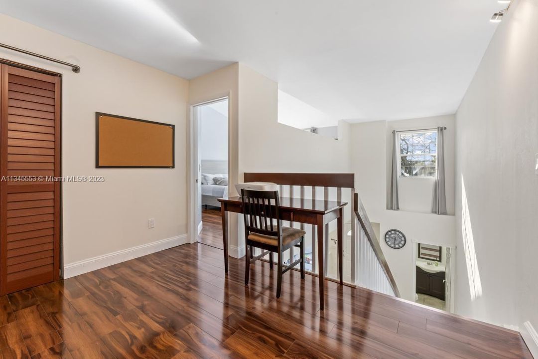 Recently Sold: $250,000 (1 beds, 1 baths, 1179 Square Feet)