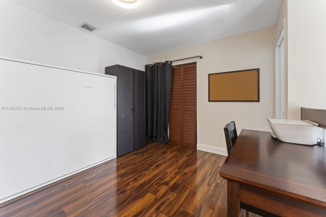 Recently Sold: $250,000 (1 beds, 1 baths, 1179 Square Feet)