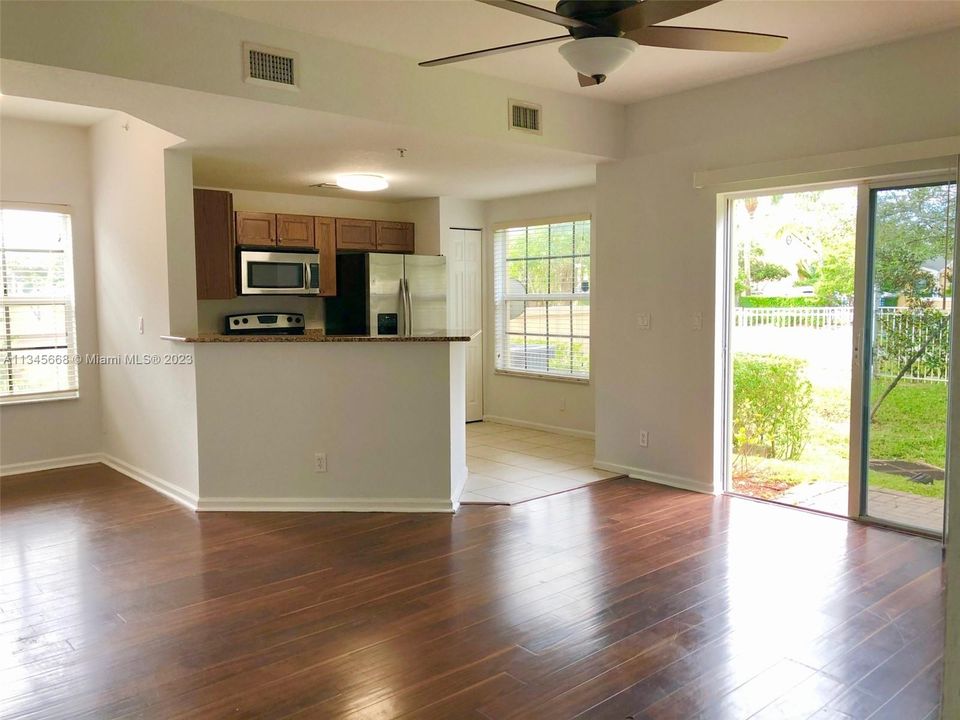 Recently Rented: $2,200 (2 beds, 2 baths, 1071 Square Feet)