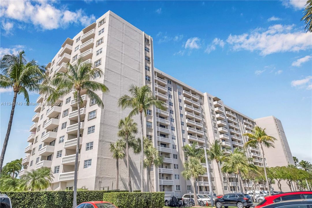 Recently Sold: $419,000 (1 beds, 1 baths, 910 Square Feet)