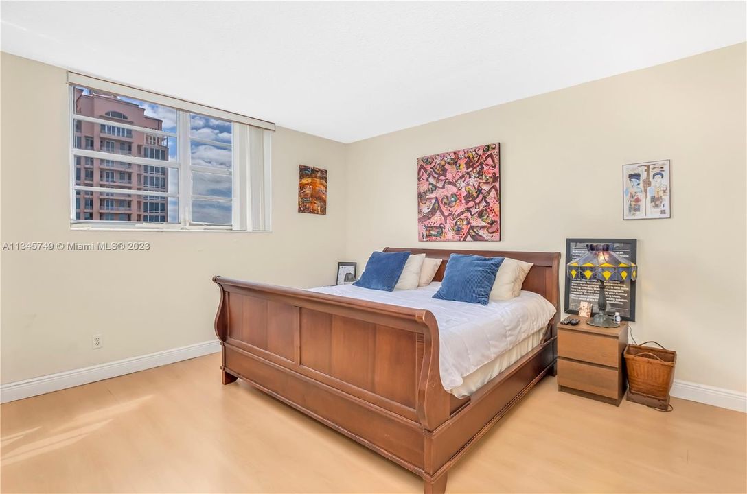 Recently Sold: $419,000 (1 beds, 1 baths, 910 Square Feet)