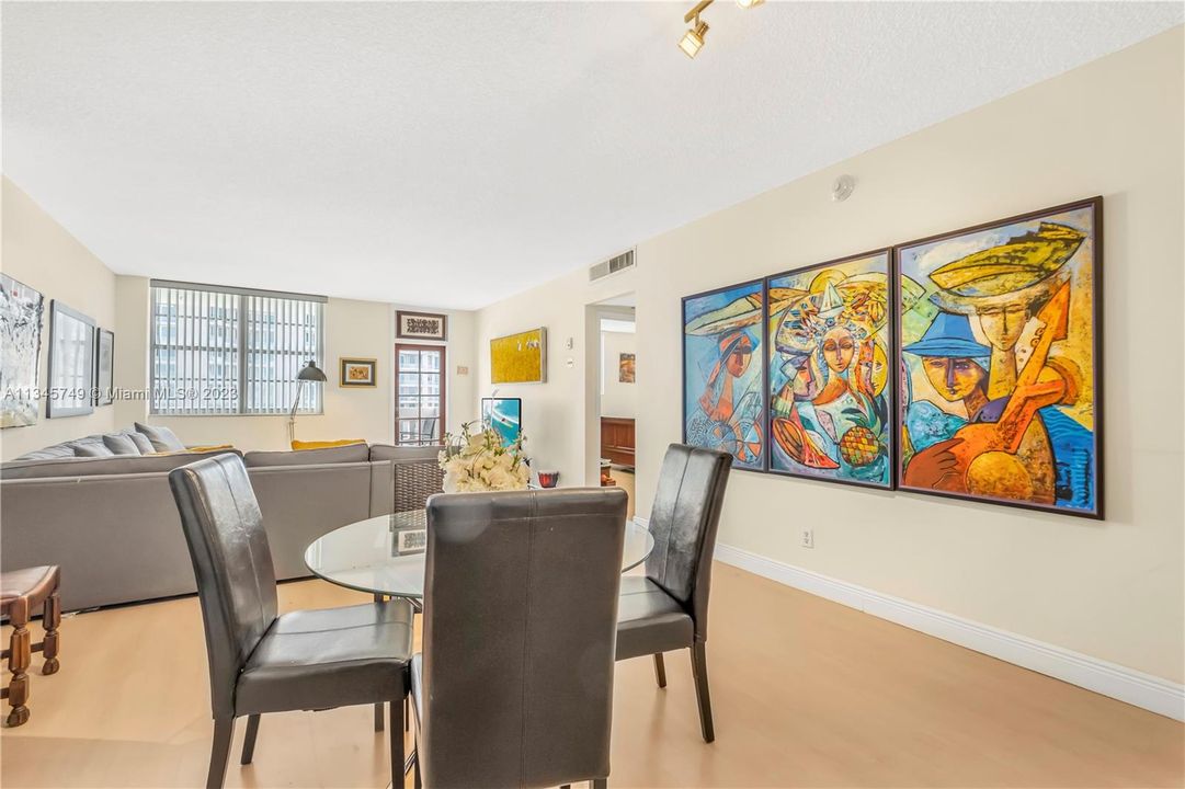 Recently Sold: $419,000 (1 beds, 1 baths, 910 Square Feet)