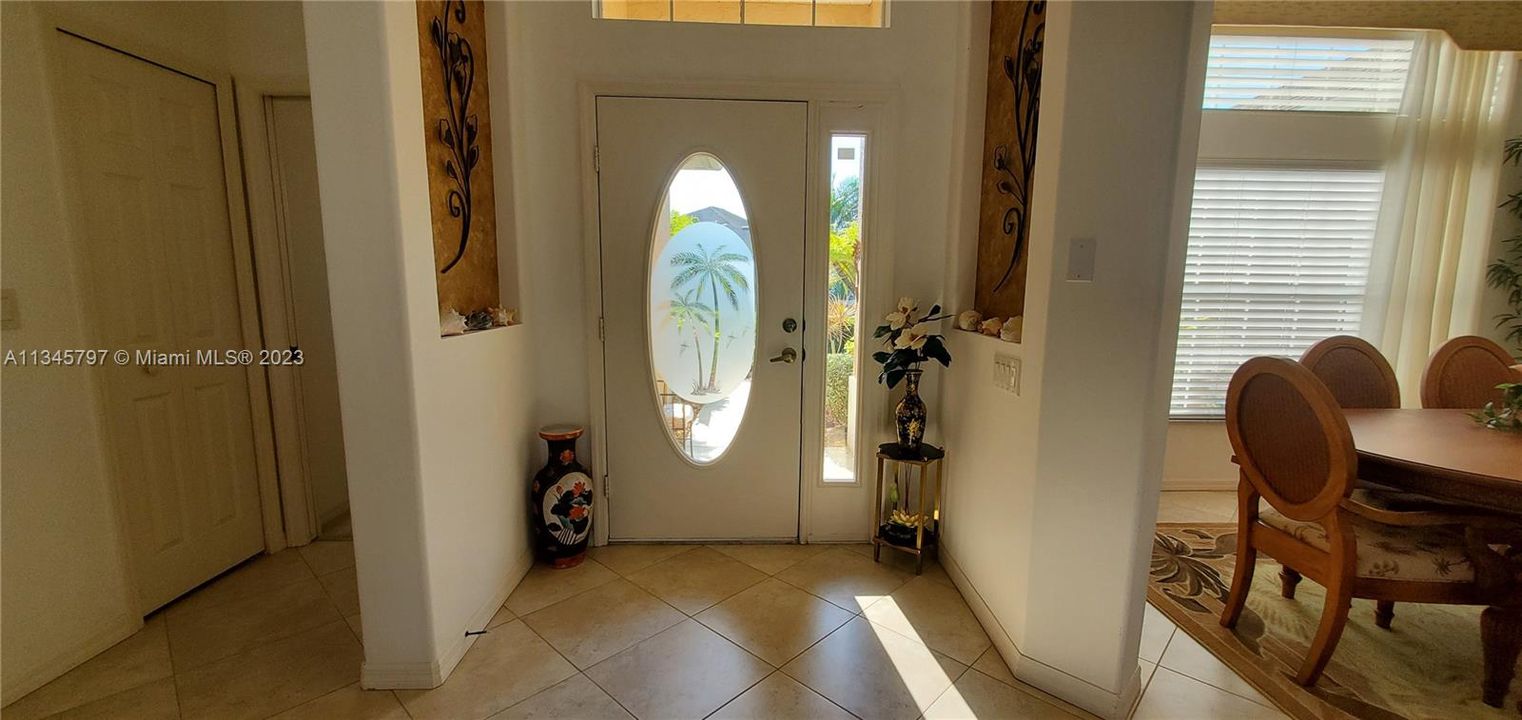 Vendido Recientemente: $569,900 (4 camas, 2 baños, 2293 Pies cuadrados)