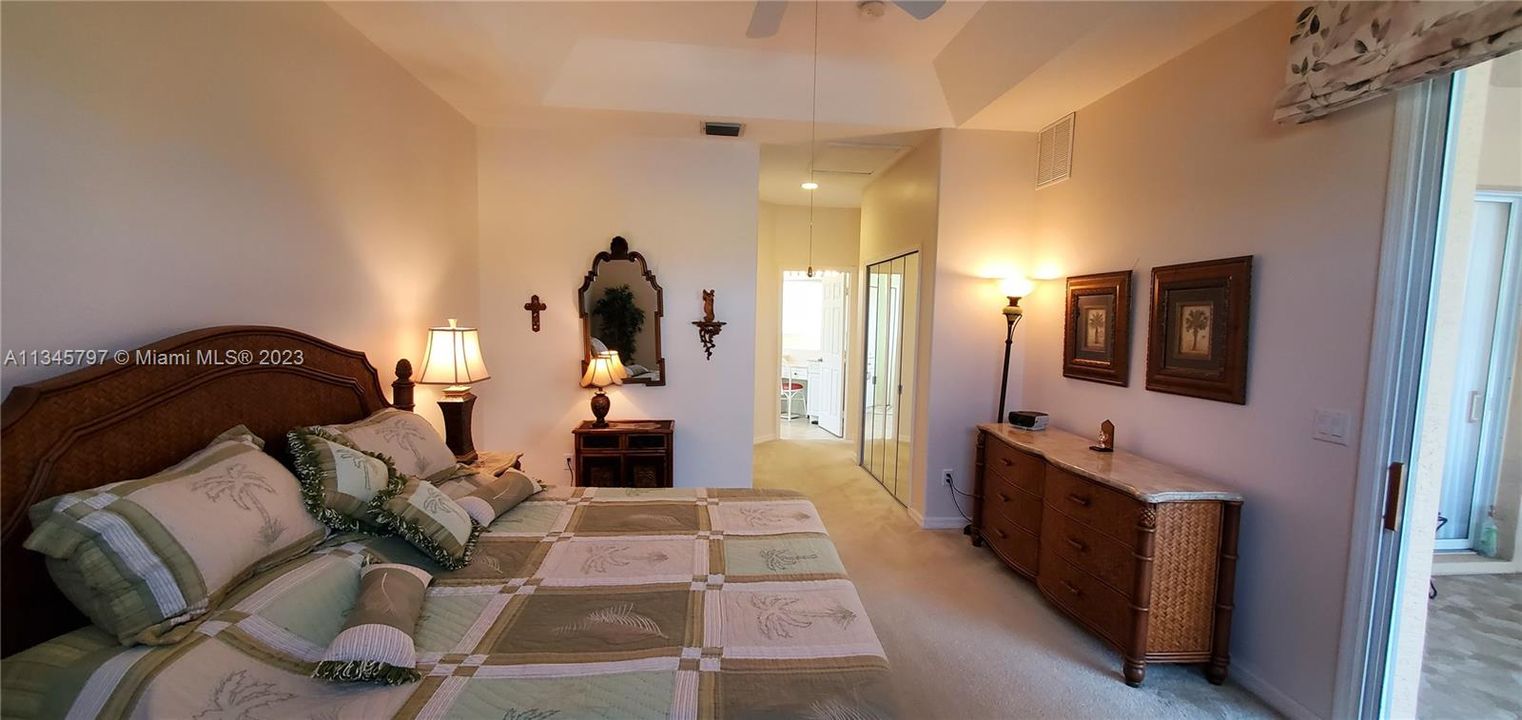 Vendido Recientemente: $569,900 (4 camas, 2 baños, 2293 Pies cuadrados)