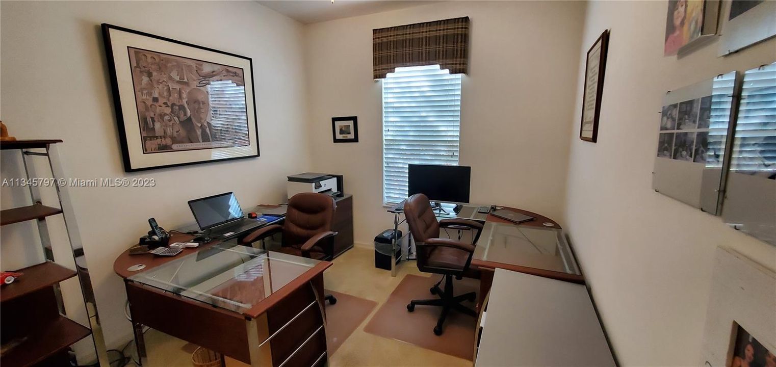 Vendido Recientemente: $569,900 (4 camas, 2 baños, 2293 Pies cuadrados)