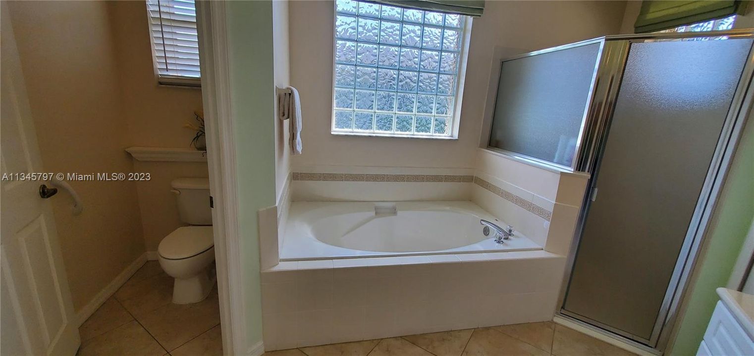Vendido Recientemente: $569,900 (4 camas, 2 baños, 2293 Pies cuadrados)