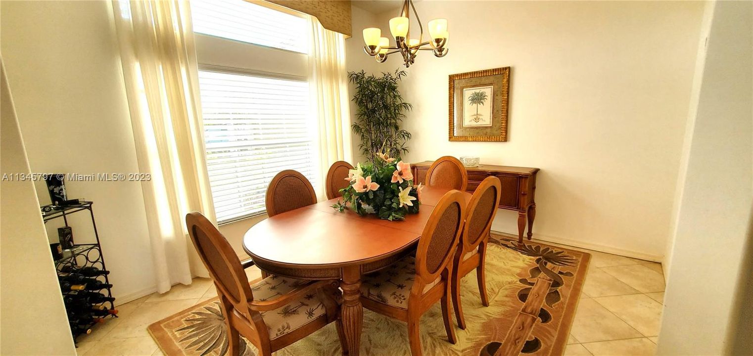 Vendido Recientemente: $569,900 (4 camas, 2 baños, 2293 Pies cuadrados)