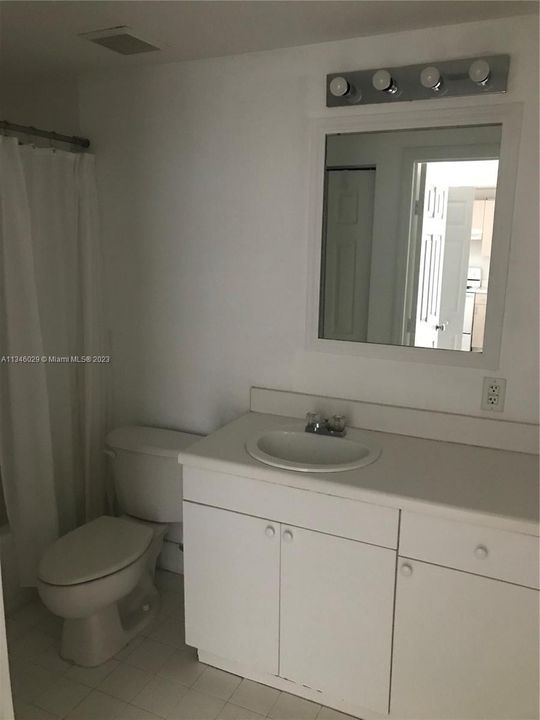 Recently Sold: $308,000 (1 beds, 1 baths, 752 Square Feet)
