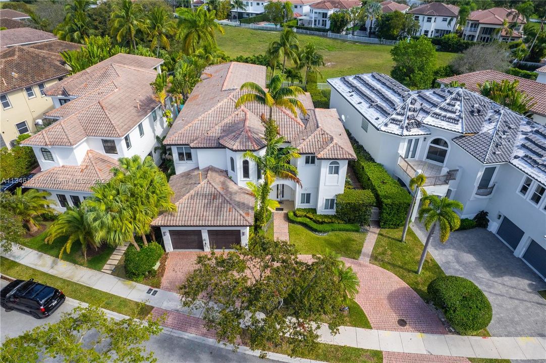 Recently Sold: $3,750,000 (4 beds, 6 baths, 5125 Square Feet)