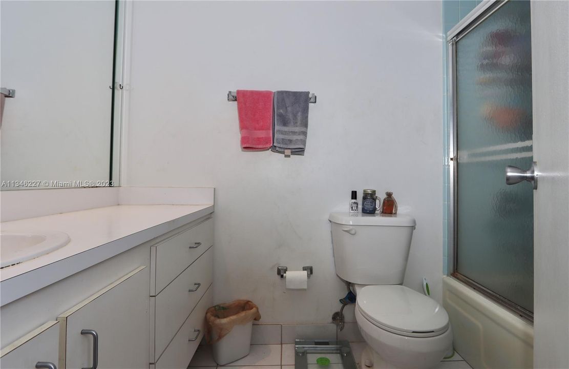 Recently Sold: $297,000 (1 beds, 1 baths, 1104 Square Feet)