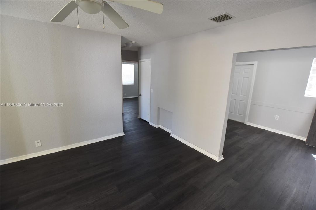 最近售出: $725,000 (0 贝兹, 0 浴室, 2013 平方英尺)