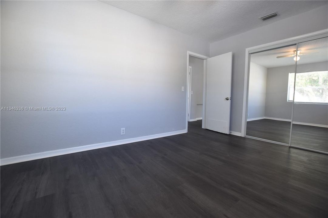 最近售出: $725,000 (0 贝兹, 0 浴室, 2013 平方英尺)