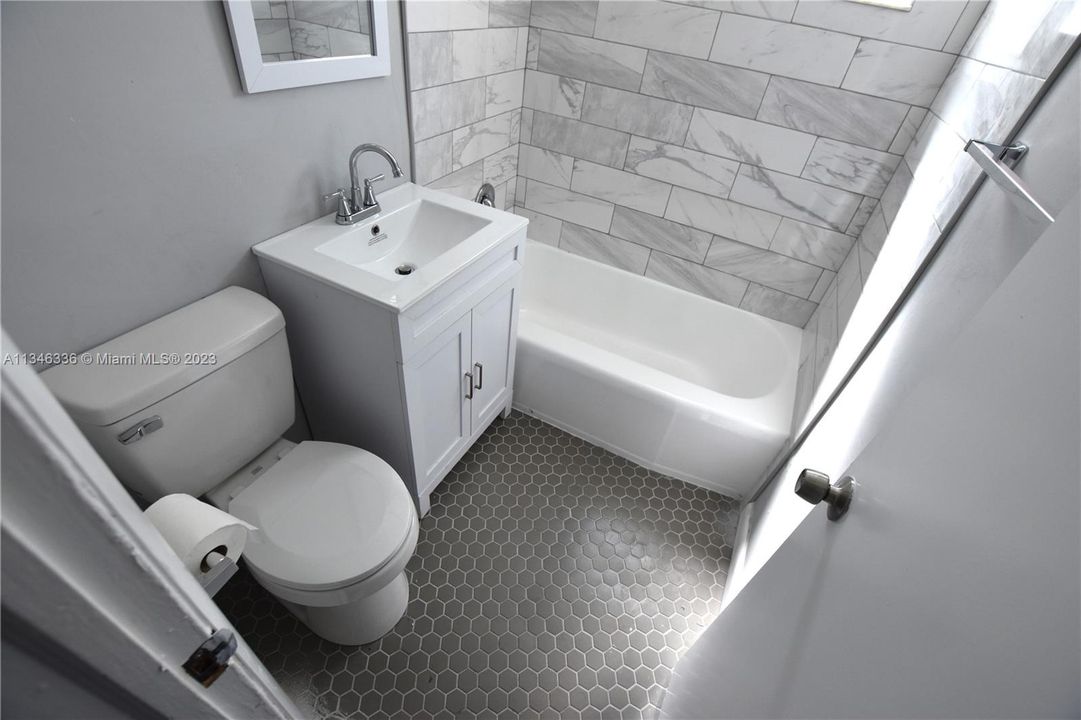 最近售出: $725,000 (0 贝兹, 0 浴室, 2013 平方英尺)