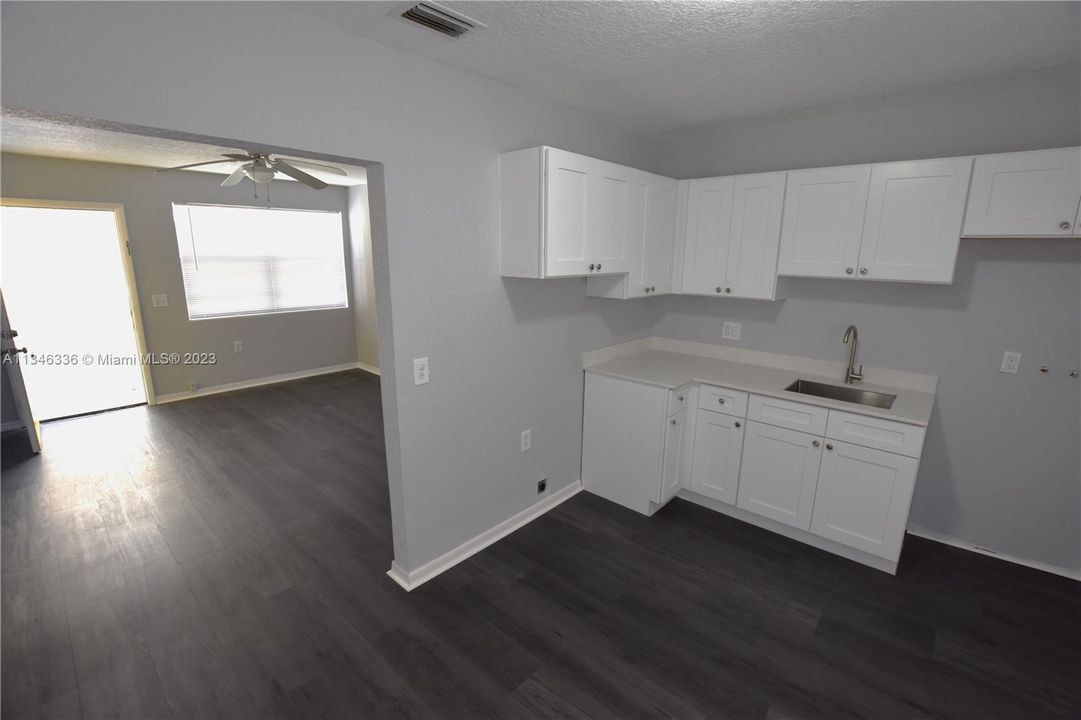 最近售出: $725,000 (0 贝兹, 0 浴室, 2013 平方英尺)