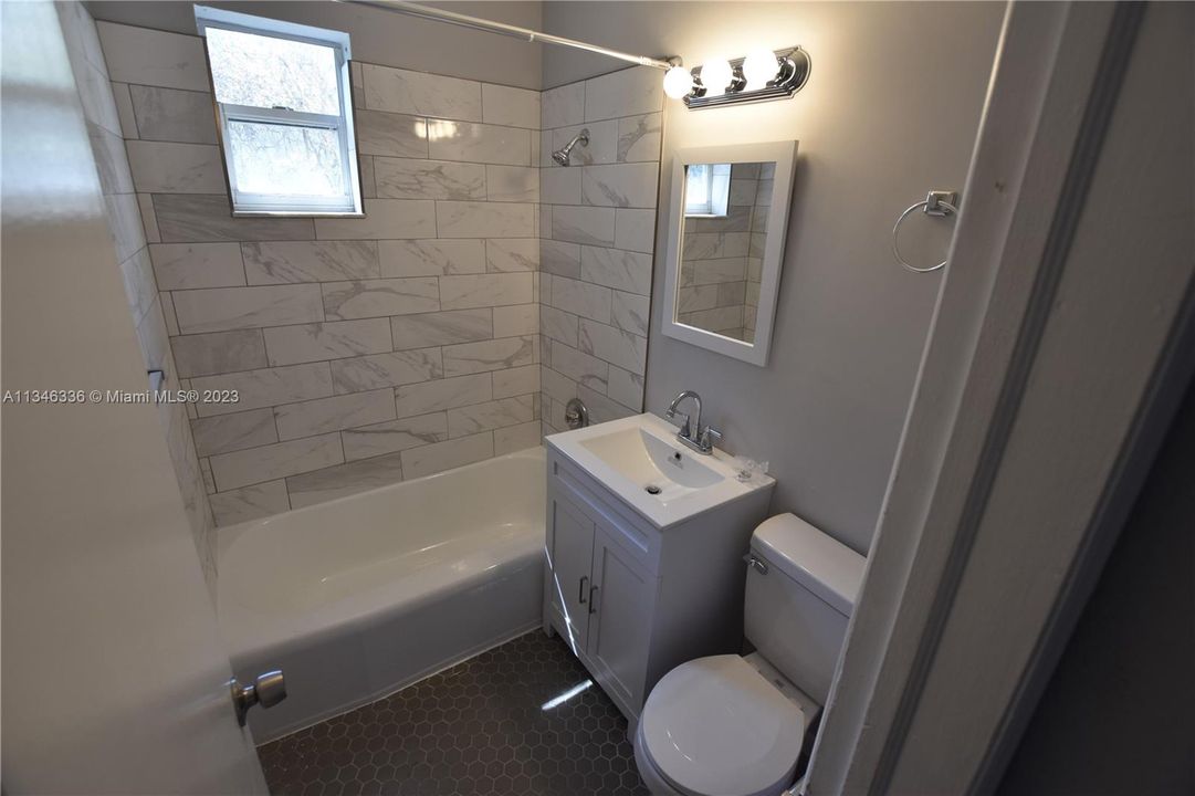 最近售出: $725,000 (0 贝兹, 0 浴室, 2013 平方英尺)