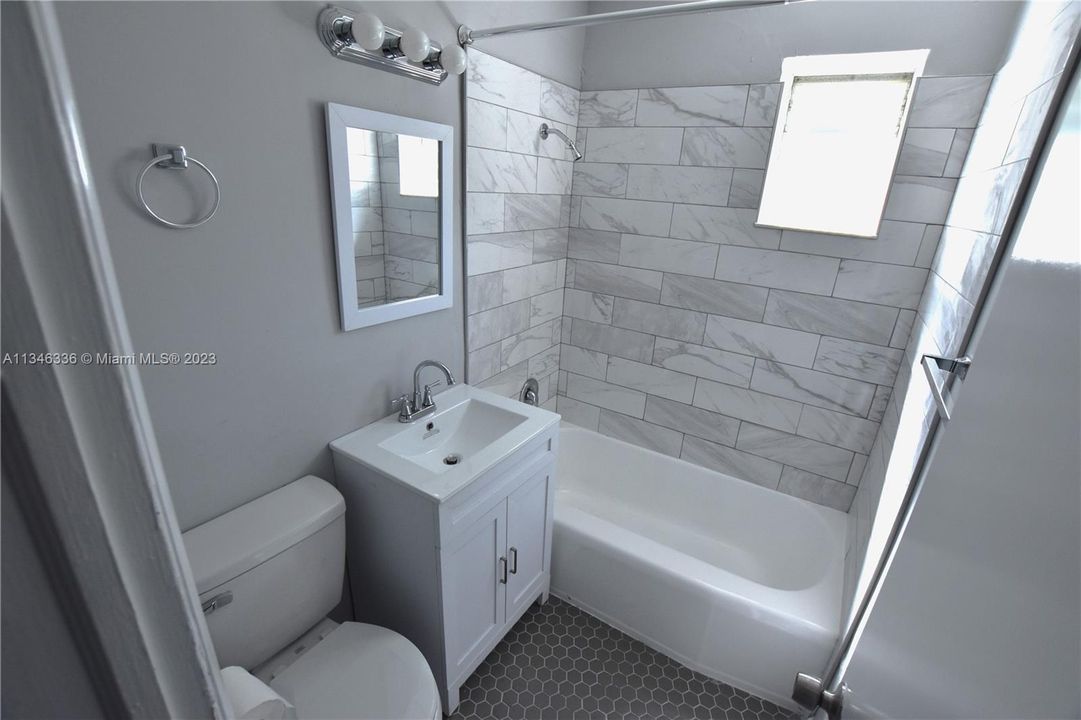 最近售出: $725,000 (0 贝兹, 0 浴室, 2013 平方英尺)