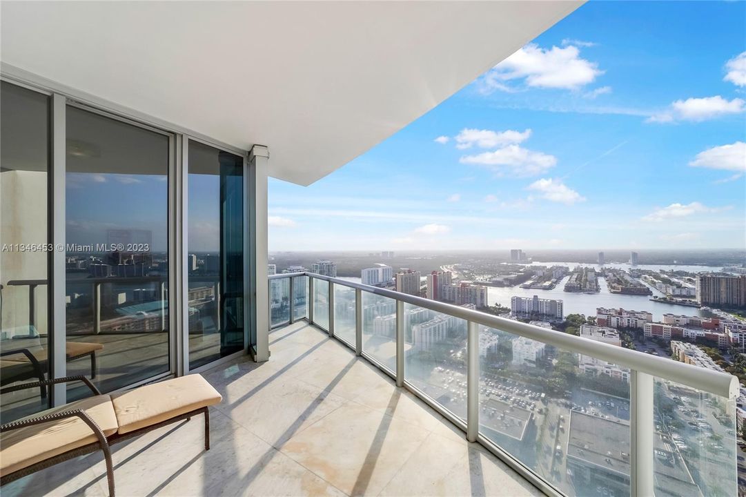 Vendido Recientemente: $2,800,000 (3 camas, 3 baños, 1933 Pies cuadrados)