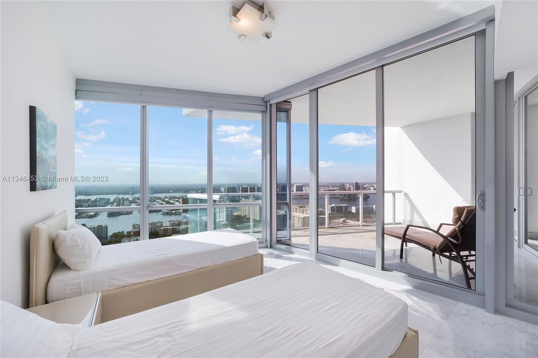 Vendido Recientemente: $2,800,000 (3 camas, 3 baños, 1933 Pies cuadrados)