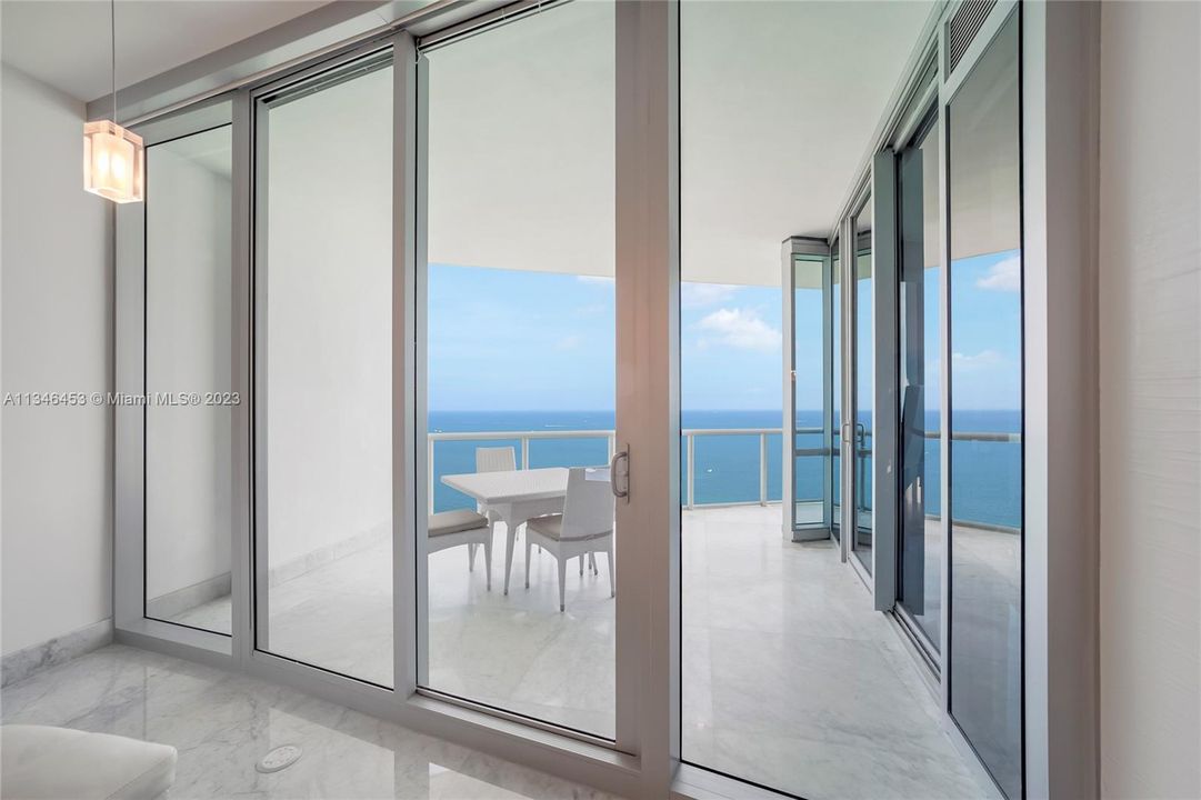 Vendido Recientemente: $2,800,000 (3 camas, 3 baños, 1933 Pies cuadrados)