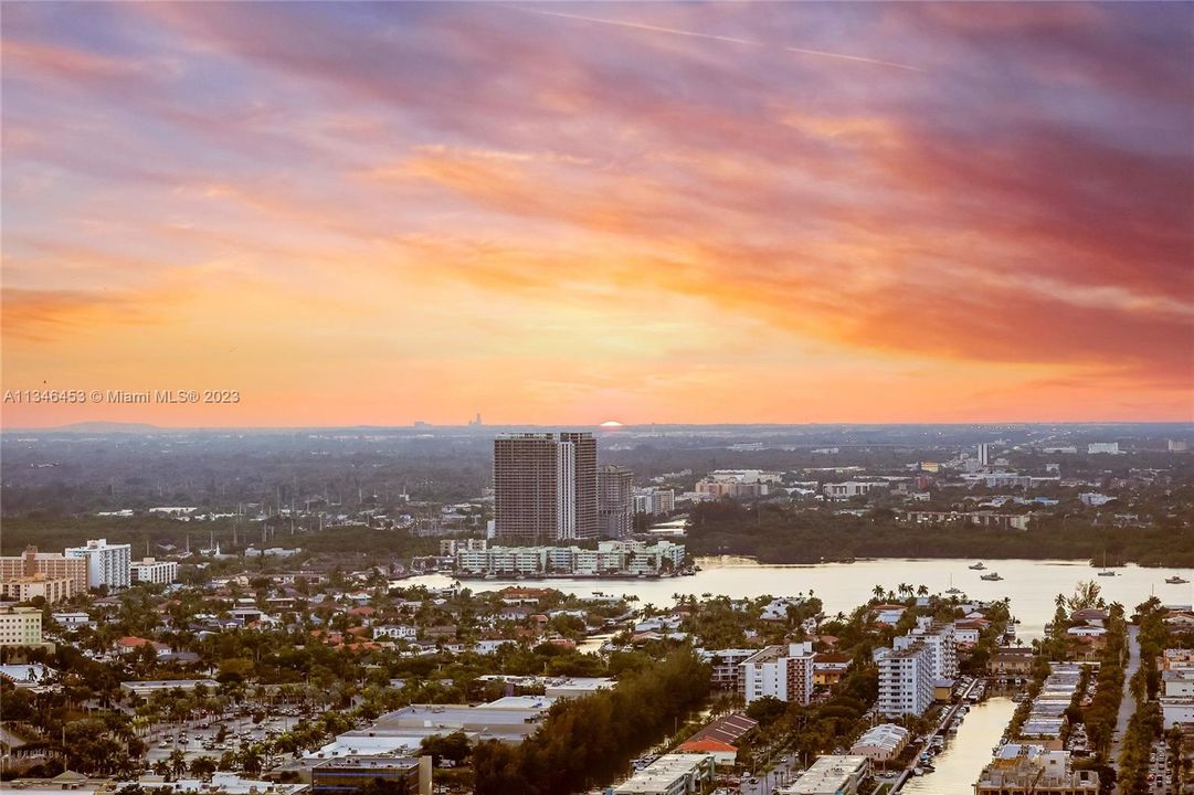 Vendido Recientemente: $2,800,000 (3 camas, 3 baños, 1933 Pies cuadrados)