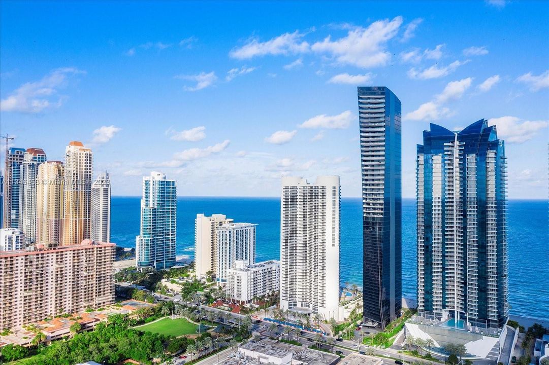 Vendido Recientemente: $2,800,000 (3 camas, 3 baños, 1933 Pies cuadrados)