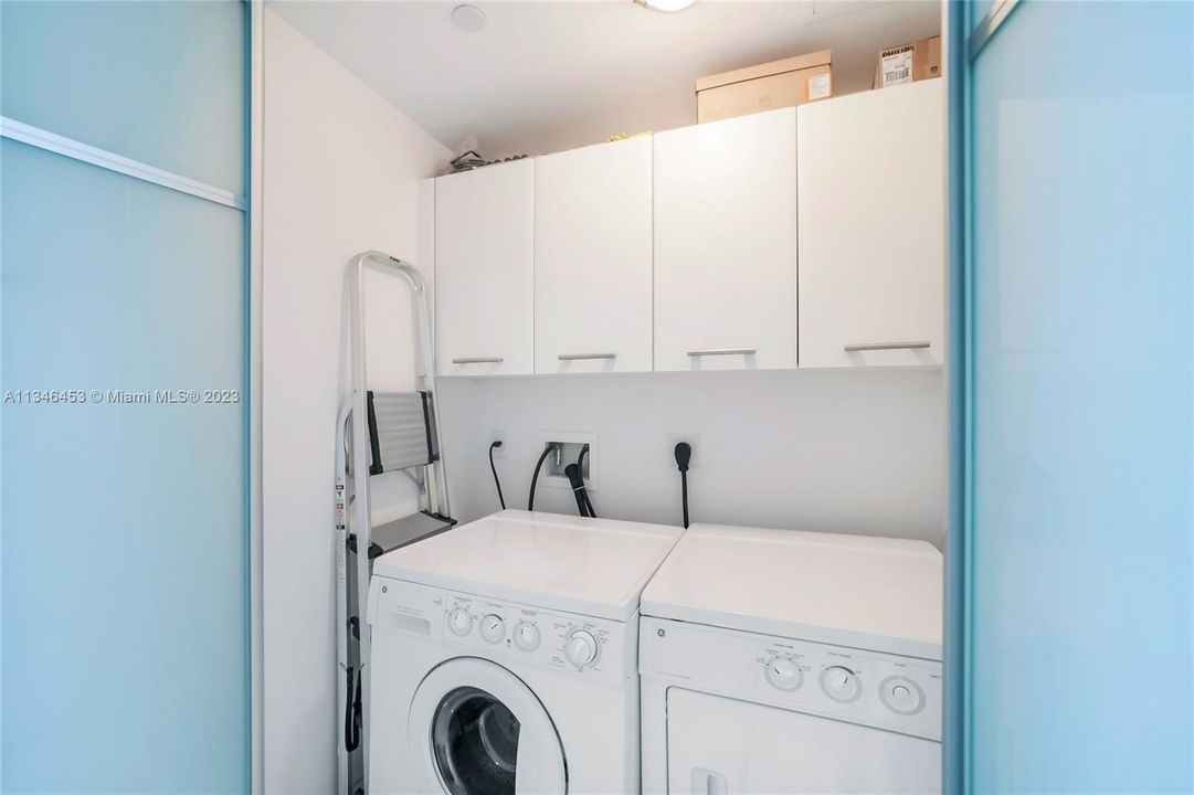 Vendido Recientemente: $2,800,000 (3 camas, 3 baños, 1933 Pies cuadrados)