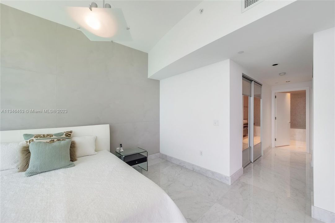 Vendido Recientemente: $2,800,000 (3 camas, 3 baños, 1933 Pies cuadrados)