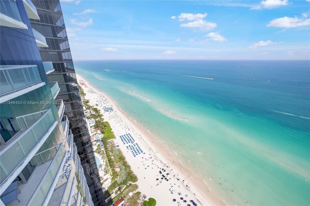 Vendido Recientemente: $2,800,000 (3 camas, 3 baños, 1933 Pies cuadrados)