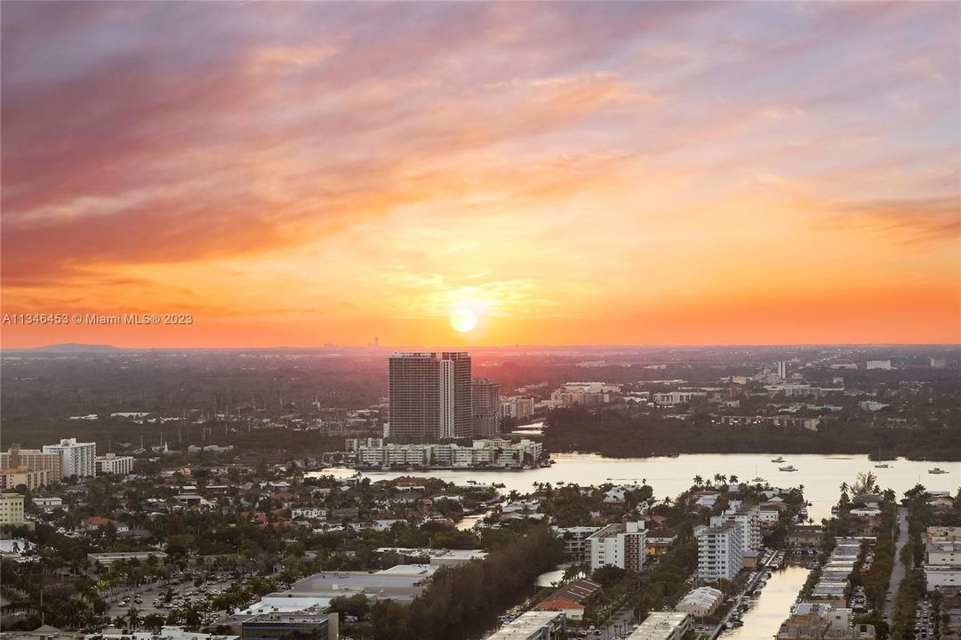 Vendido Recientemente: $2,800,000 (3 camas, 3 baños, 1933 Pies cuadrados)