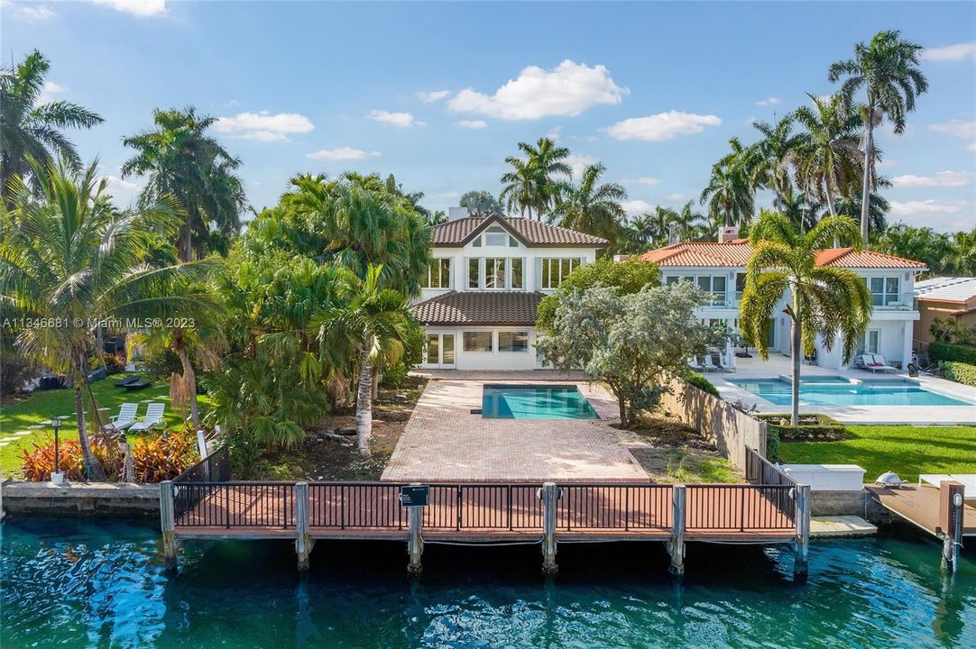 Recently Sold: $3,350,000 (3 beds, 3 baths, 4607 Square Feet)