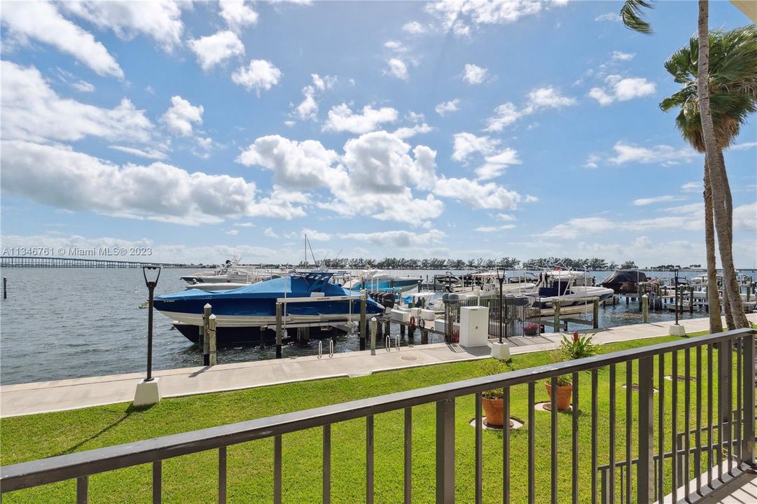 Recently Sold: $2,300,000 (2 beds, 2 baths, 1837 Square Feet)