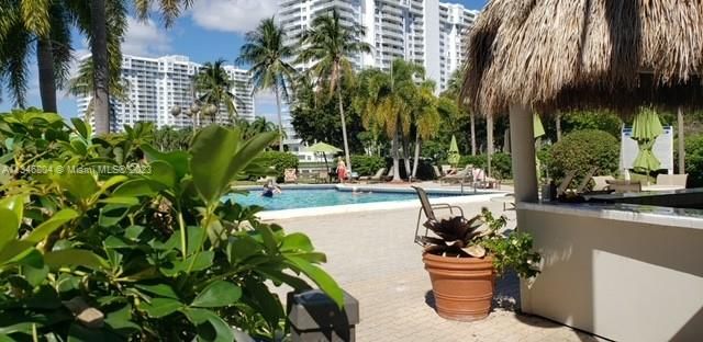 Recently Sold: $284,999 (2 beds, 2 baths, 1104 Square Feet)