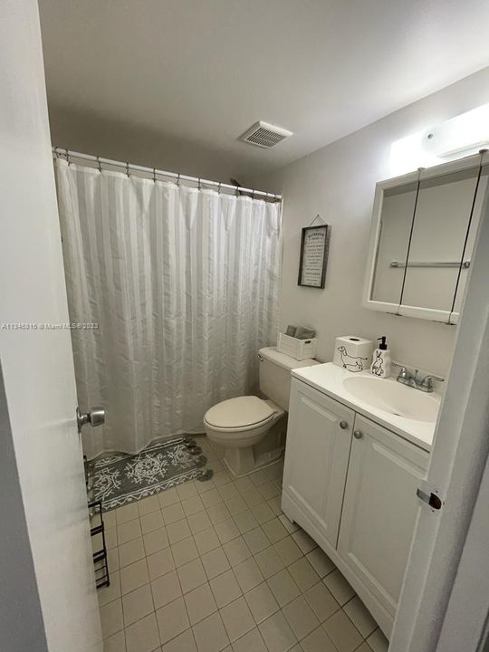 最近租的: $2,400 (2 贝兹, 2 浴室, 952 平方英尺)