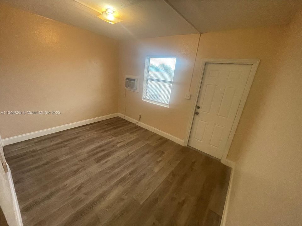 Recently Rented: $1,200 (1 beds, 1 baths, 3416 Square Feet)