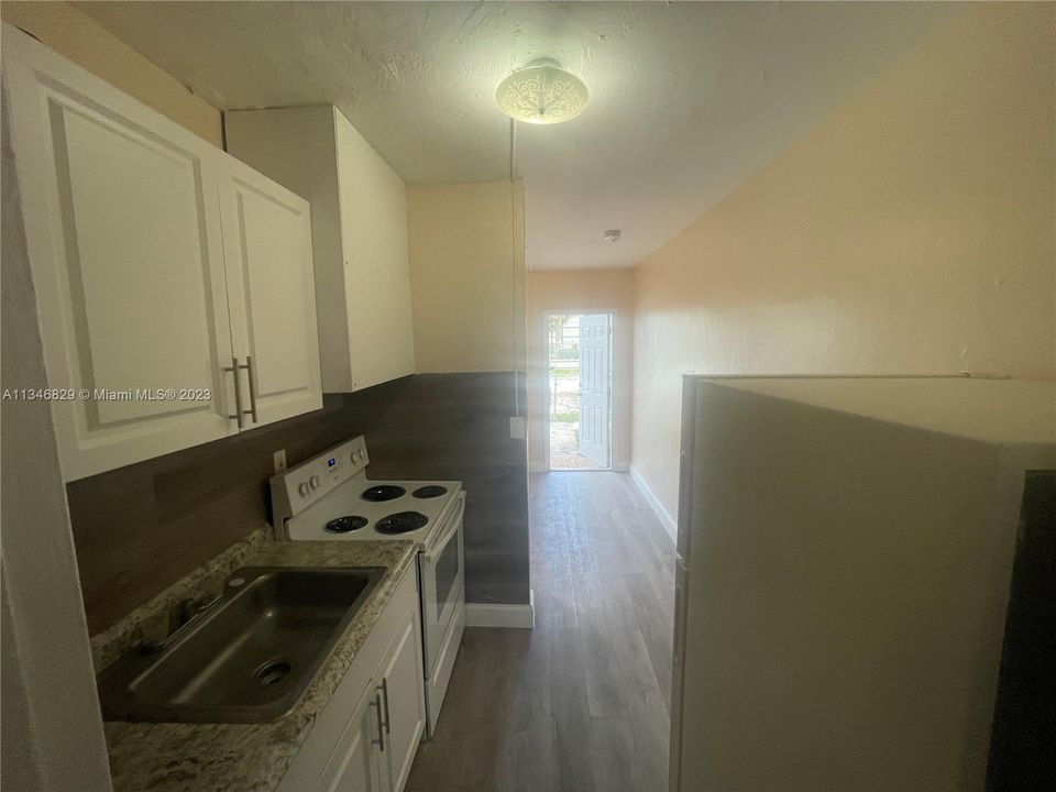 Recently Rented: $1,200 (1 beds, 1 baths, 3416 Square Feet)