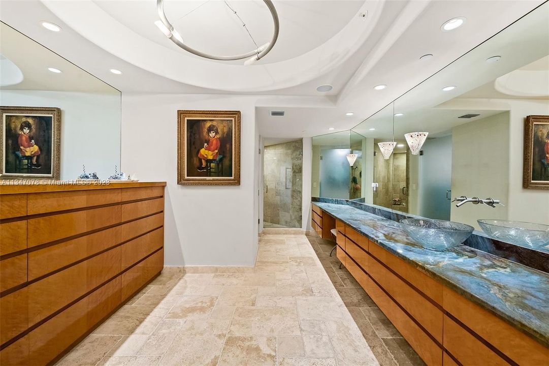 Недавно продано: $2,499,000 (2 спален, 3 ванн, 3189 Квадратных фут)